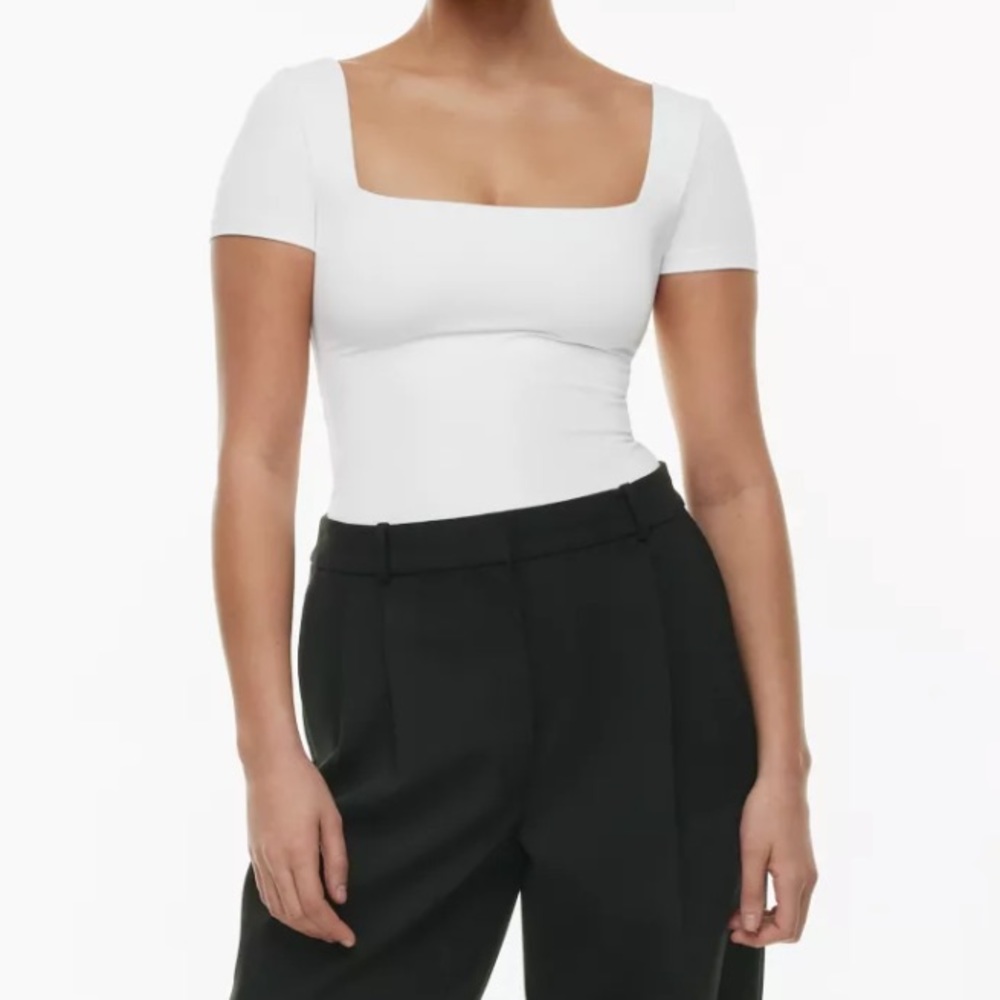 NWT Aritzia color white Contour New Squareneck Shortsleeve T-Shirt